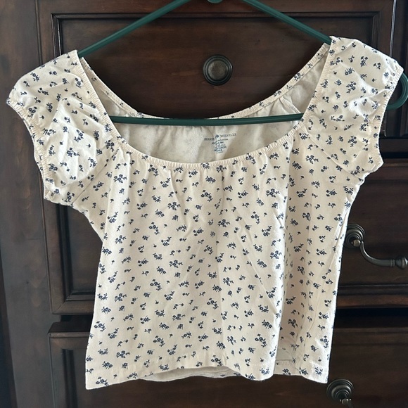 Brandy Melville Tops - brandy melville eden top